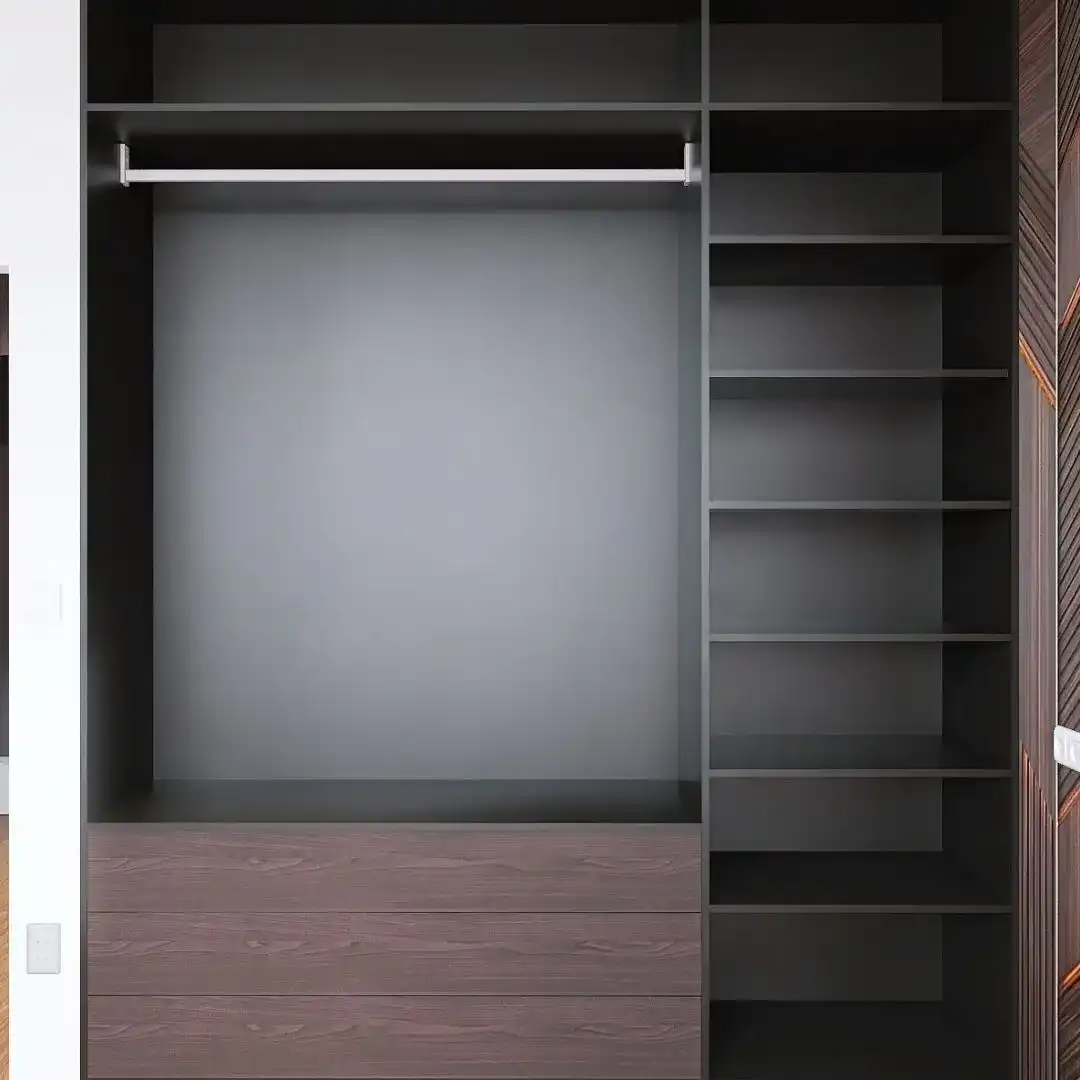zabudowa-tv-sypialnia-modern-classic-bydgoszcz Elegancka zabudowa telewizyjna w sypialni z półkami i podświetleniem LED, projektant wnętrz Bydgoszcz